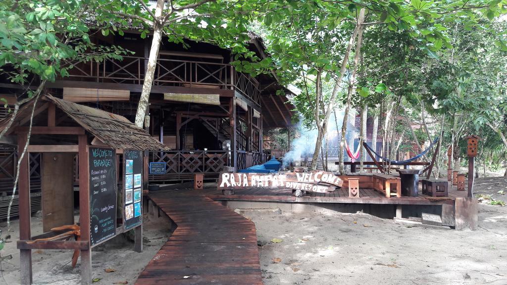 Raja Ampat Dive Resort Tapokreng Exterior foto