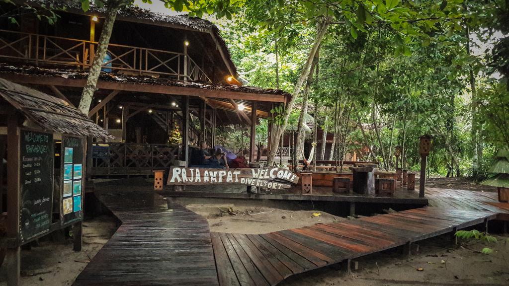 Raja Ampat Dive Resort Tapokreng Exterior foto
